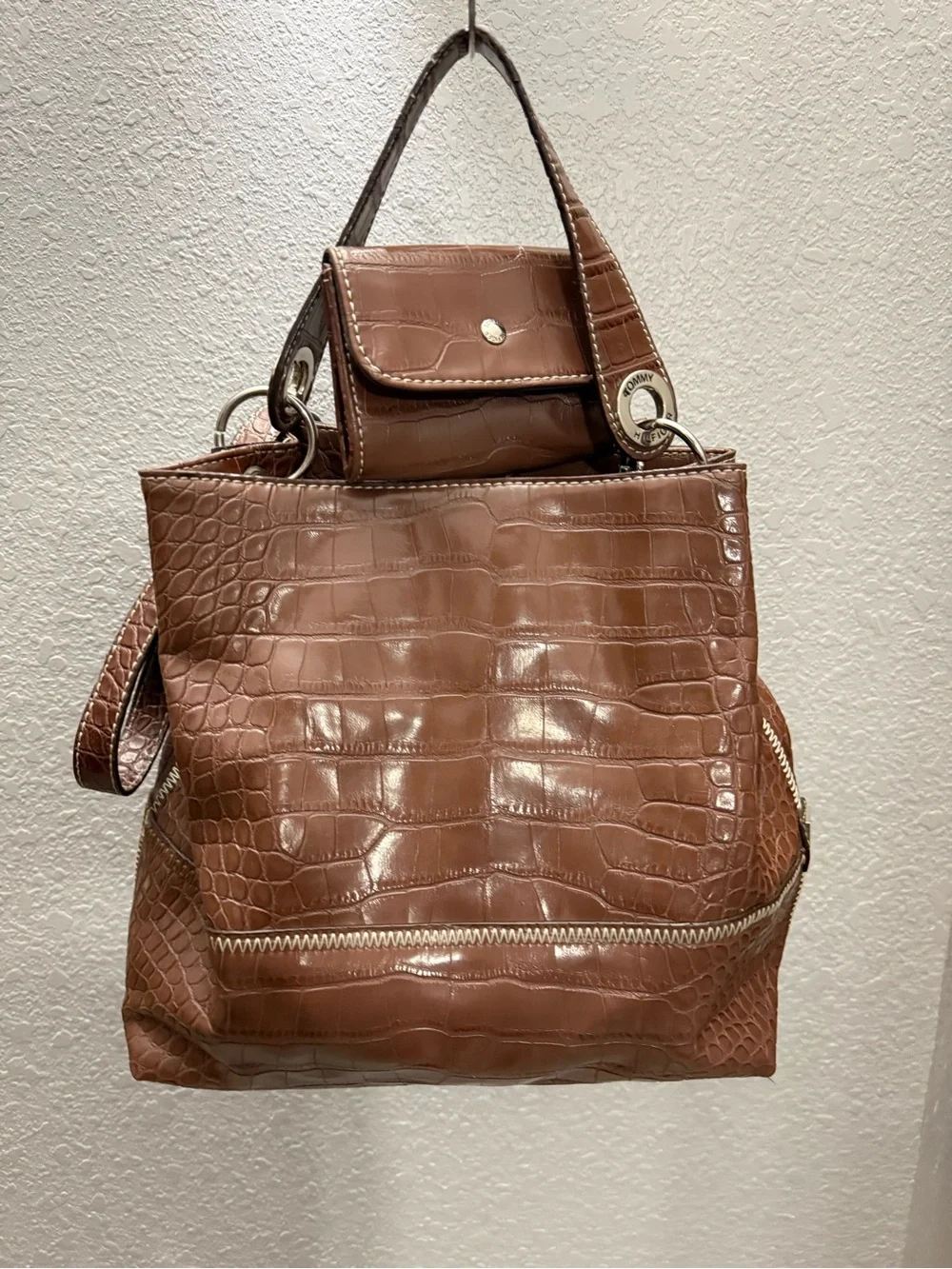 Vintage Y2K Tommy Hilfiger brown croc-embossed shoulder bag